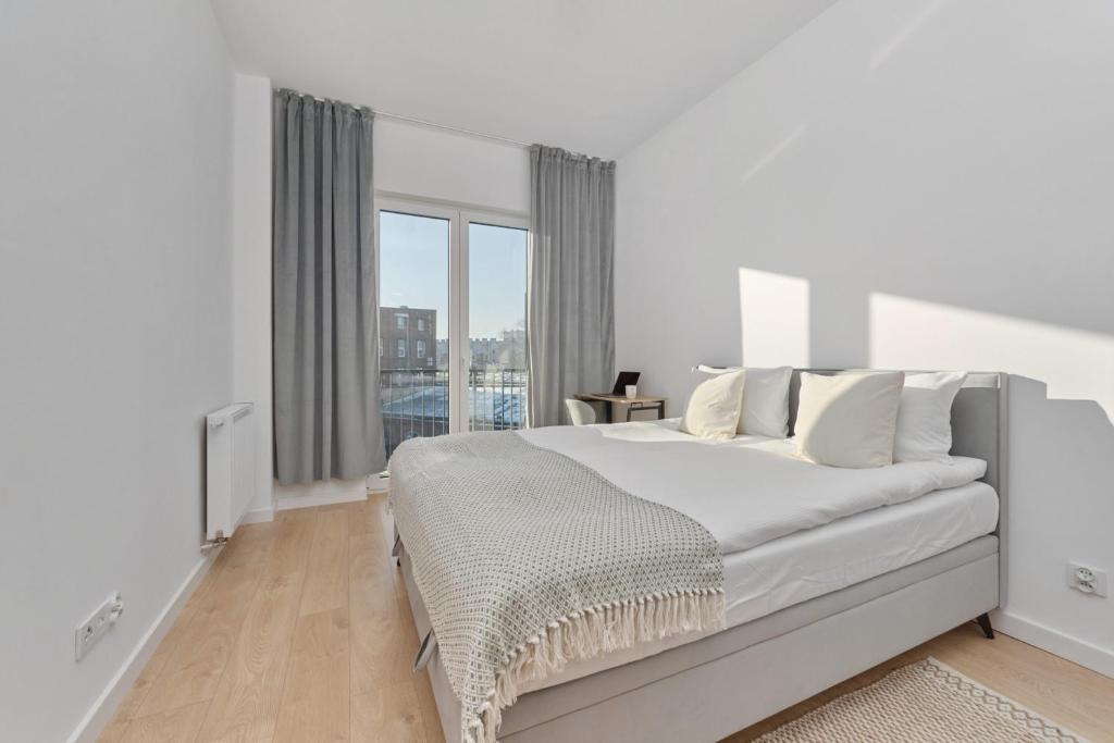 Tasteful Apartment with FREE GARAGE and Balcony by Noclegi Renters photo 2