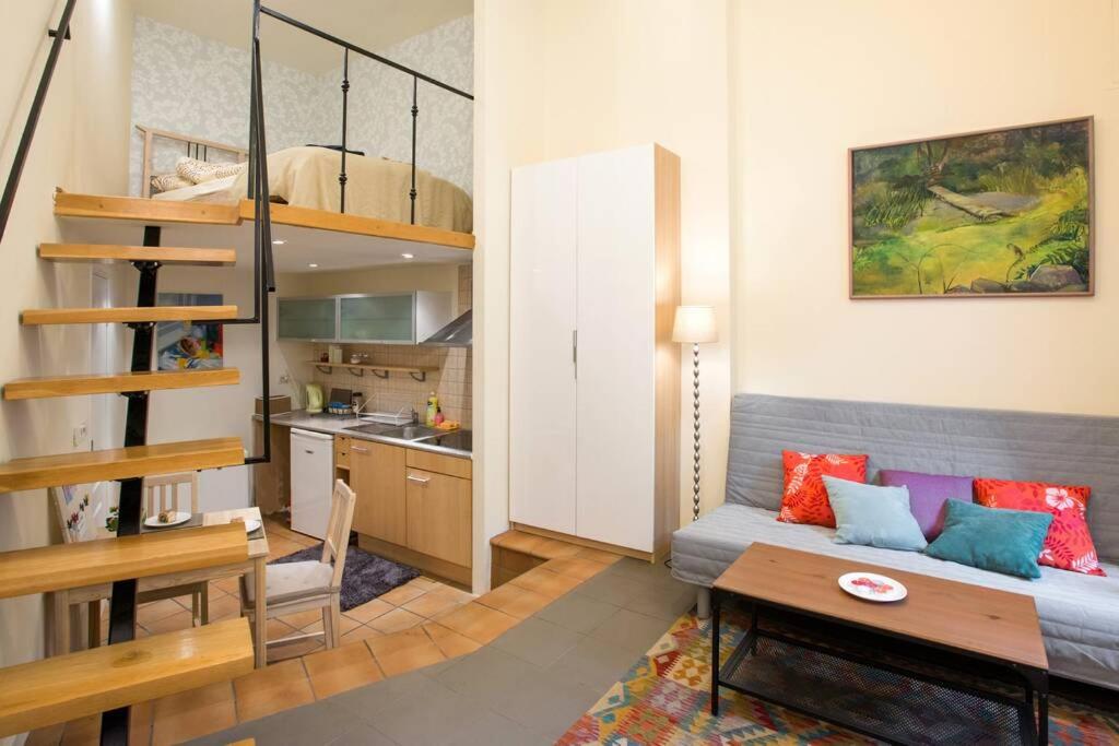 Supercute mini house in the center photo 3