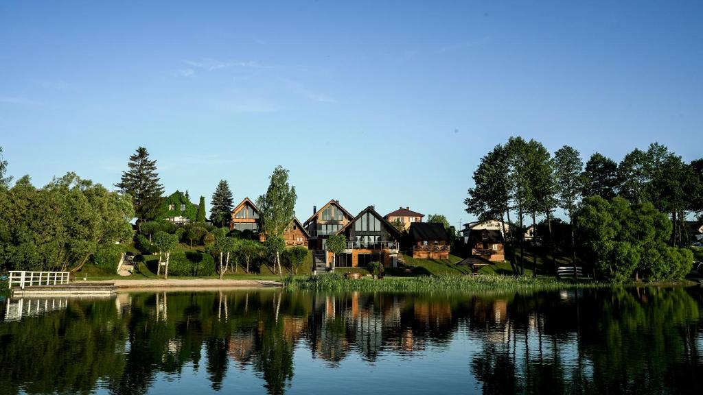 Klimatyczny domek nad brzegiem jeziora — photo 1
