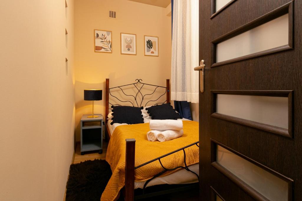 Wola Apartment with Balcony & close to Metro by Noclegi Renters photo 2