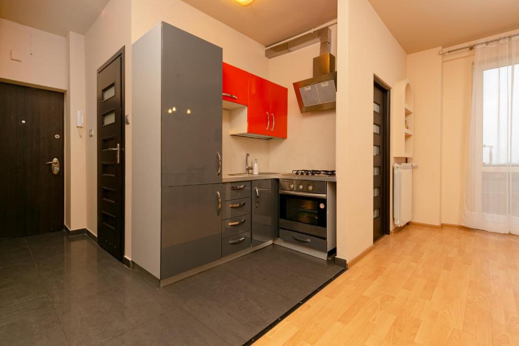 Wola Apartment with Balcony & close to Metro by Noclegi Renters photo 3