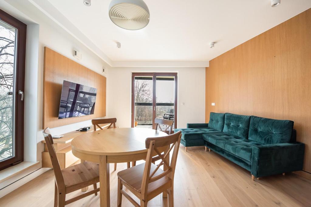 Solec Cristal Home Apartment by BookingHost — photo 1