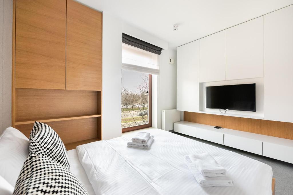 Solec Cristal Home Apartment by BookingHost photo 2