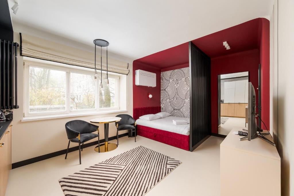 Nowolipki Deluxe Red Studio — photo 1