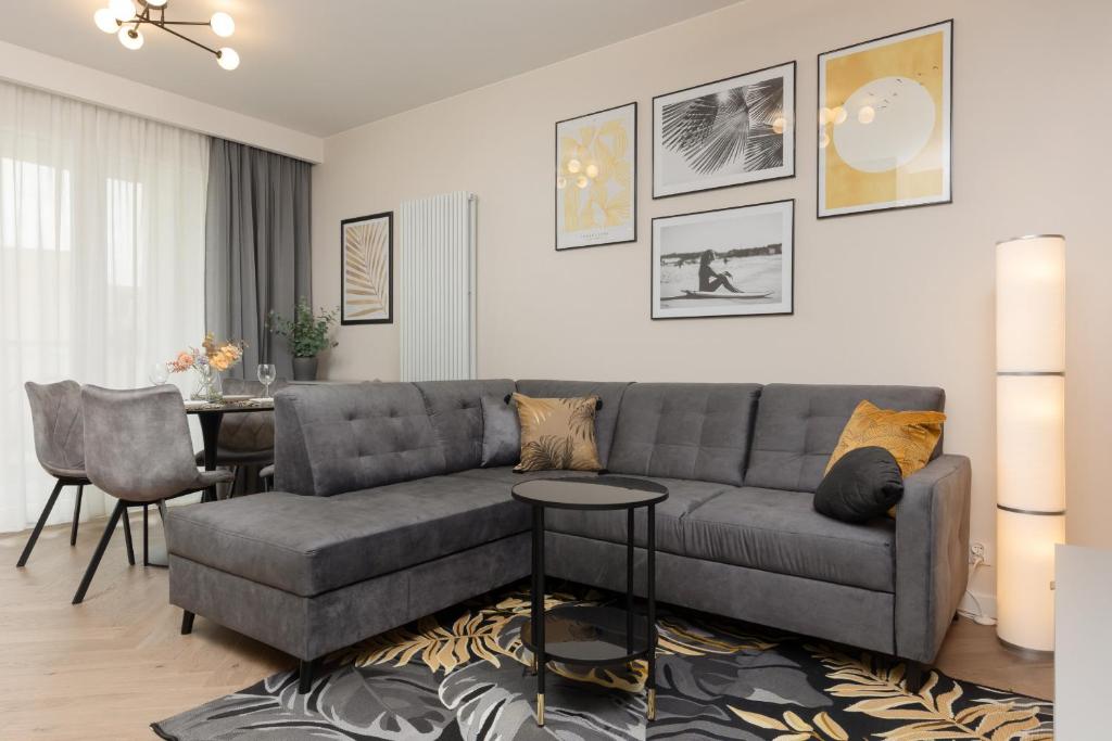 Stunning Family Apartment Ursynów with Parking & Balcony by Noclegi Renters — photo 1
