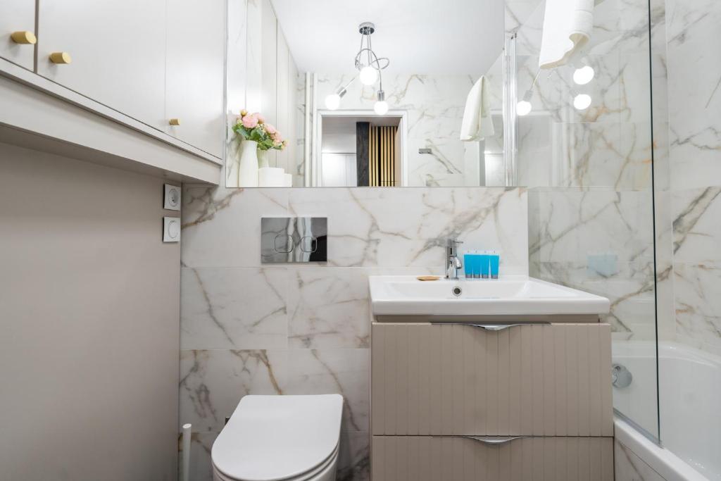 Spodek Stylish Apartment by BookingHost photo 3