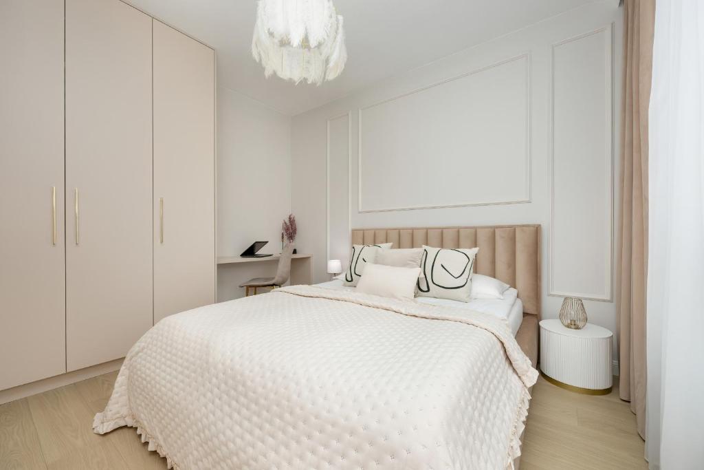 Stylish Apartment with Balcony 7th Floor by Noclegi Renters photo 2