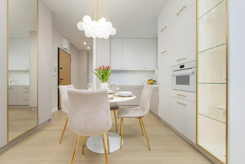 Stylish Apartment with Balcony 7th Floor by Noclegi Renters photo 3