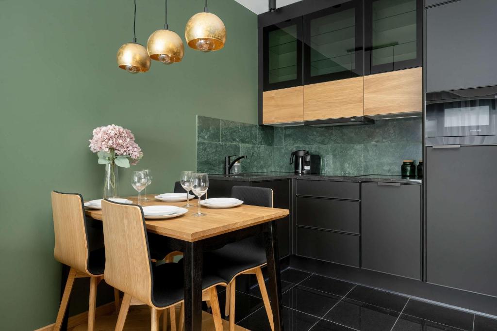Quorum Apartment with Parking and Air Conditioning close to the City Center in Wrocław by Renters Prestige photo 3