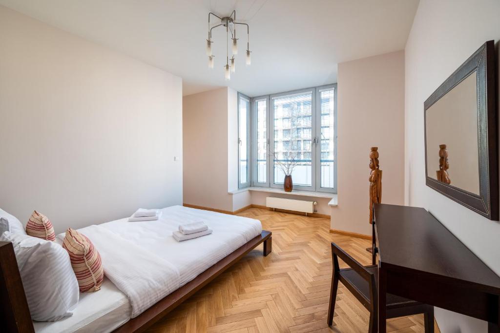 Wyględowska 2-Bedroom Apartment by BookingHost photo 2
