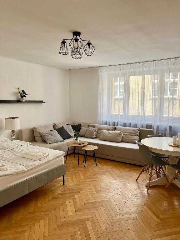 Tomasza Street Main Square Apartment — photo 1