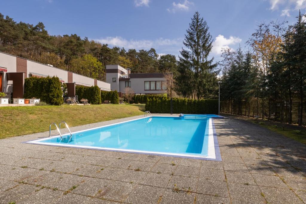 Spacious Apartment in Wisełka with Parking and Seasonal Swimming Pool by Renters Prestige photo 3