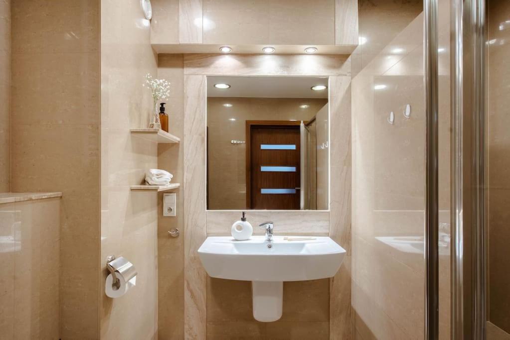 Wygodny Apartament Przy Dworcu photo 3