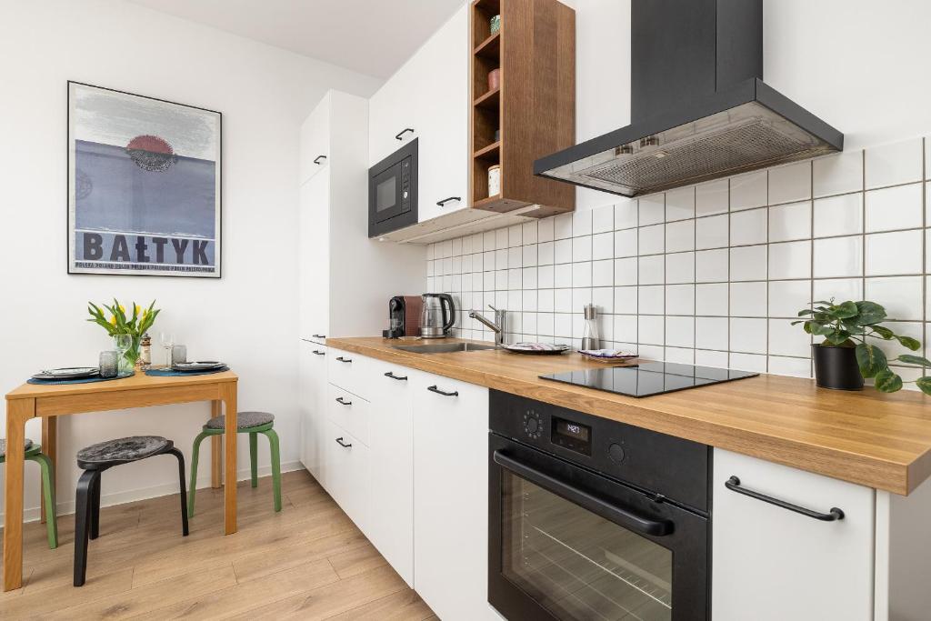 Szprotka Apartment with Air-Conditioning & Parking by Noclegi Renters photo 3