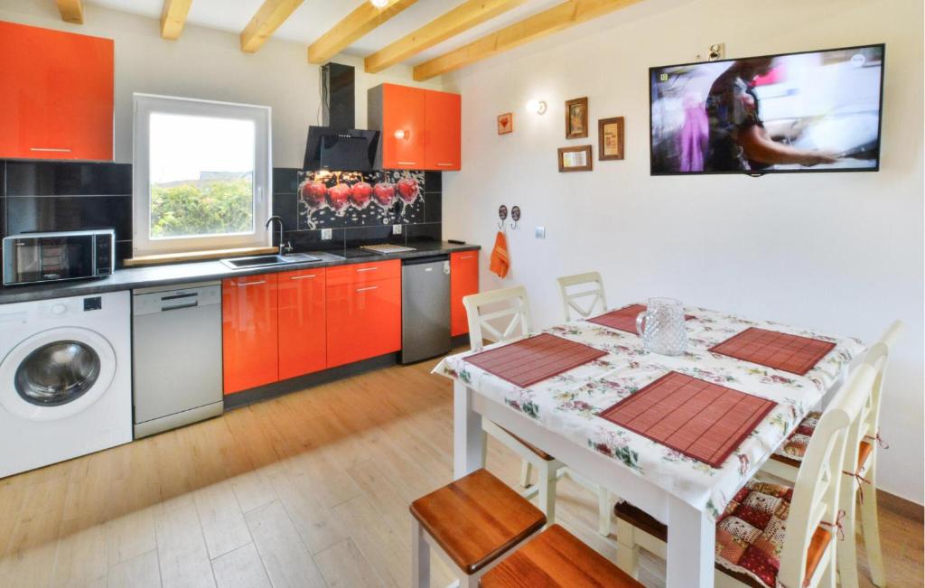 Gorgeous Home In Darlowo With Wifi photo 3