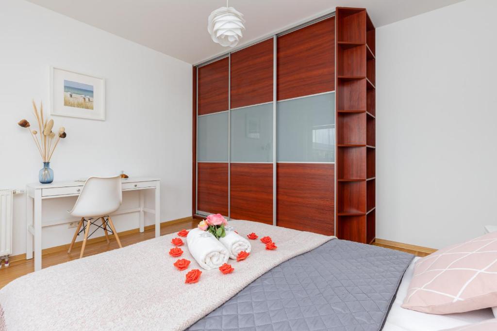 Spacious Apartment Pałac Jana III Wilanów by Noclegi Renters photo 2