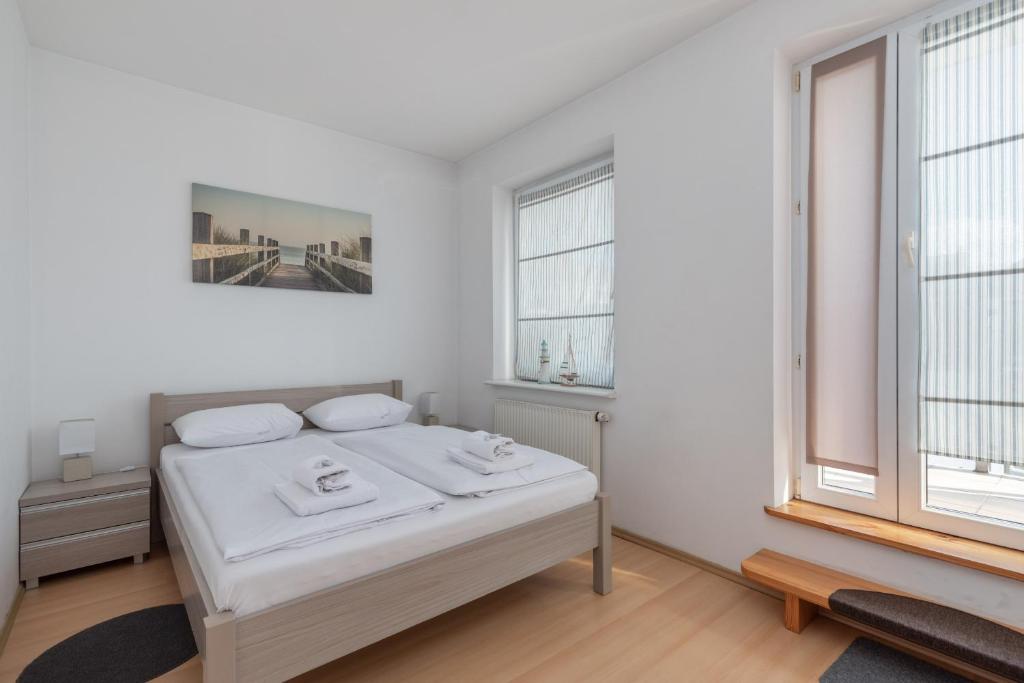 Świnoujście Chrobrego Two-Bedroom Apartment by Noclegi Renters photo 3