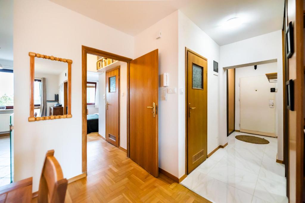 Woronicza Homey Wooden Apartment by BookingHost photo 3