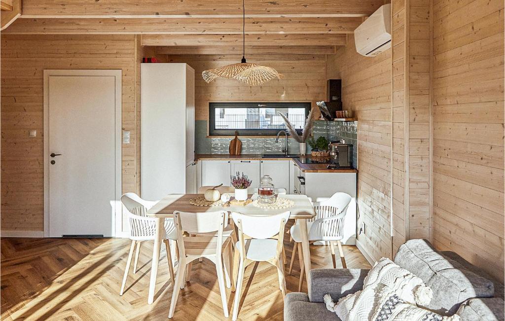 Cozy Home In Trzesacz With Kitchen photo 3