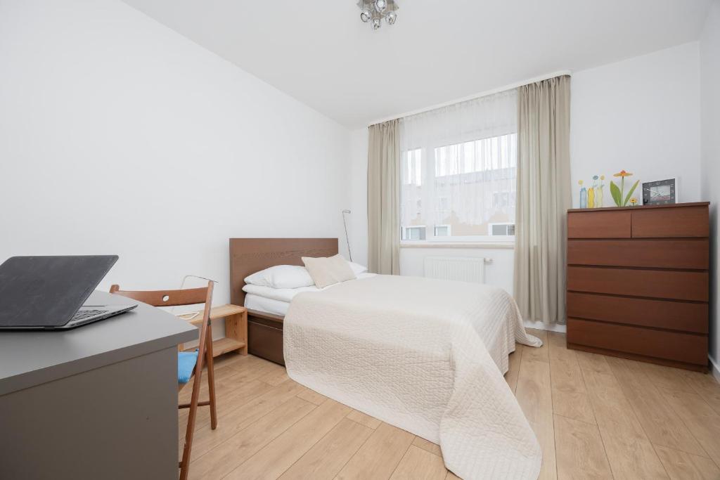 Słoneczny Apartament z Parkingiem by Noclegi Renters photo 2