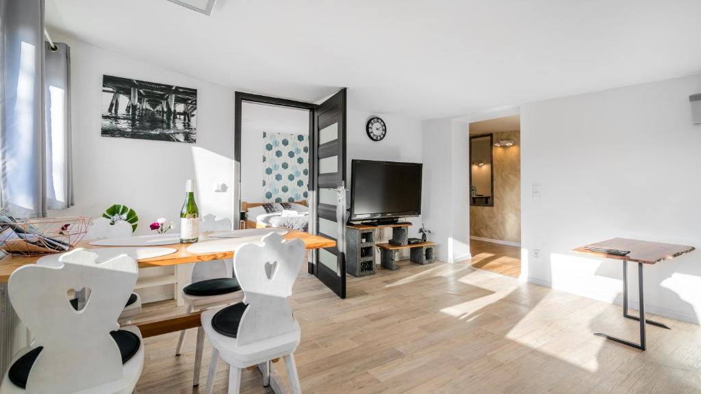 Sunny - BillBerry Apartments — photo 1