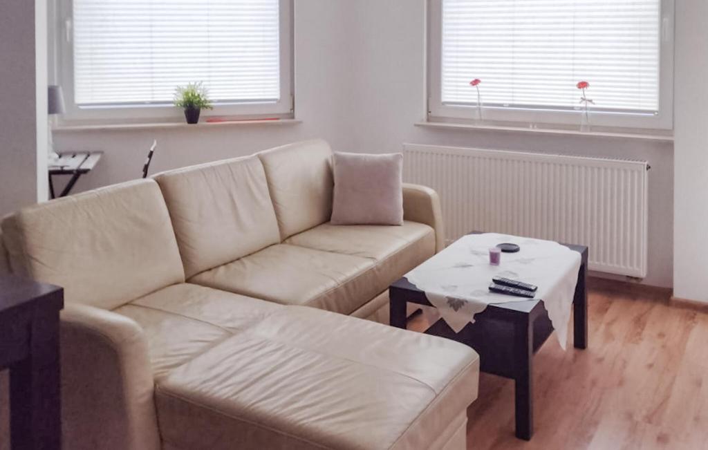 1 Bedroom Awesome Apartment In Darlowko — photo 1
