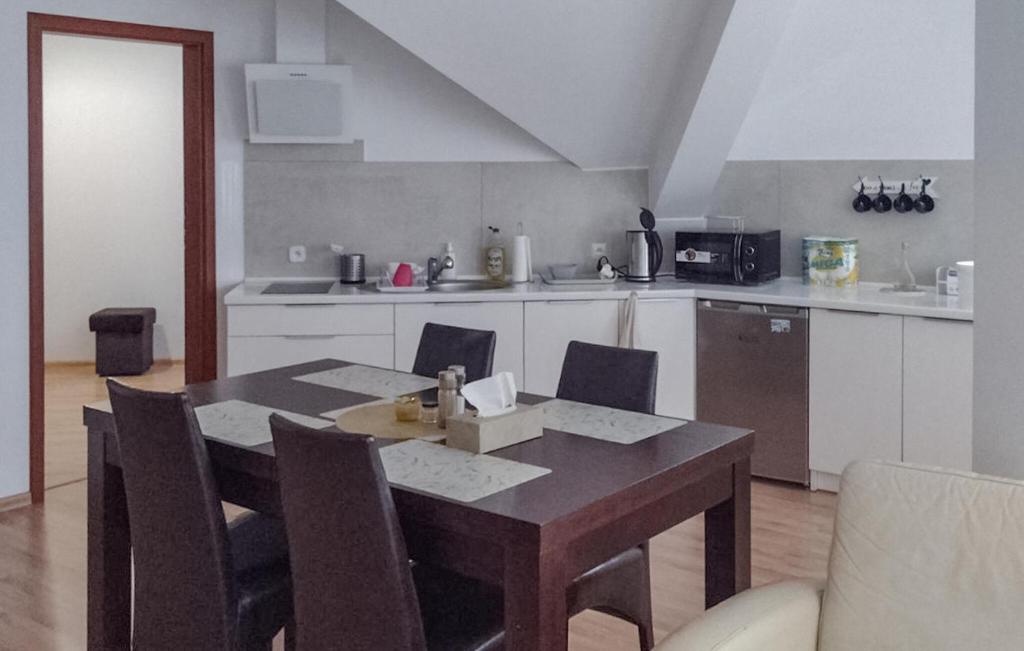 1 Bedroom Awesome Apartment In Darlowko photo 2