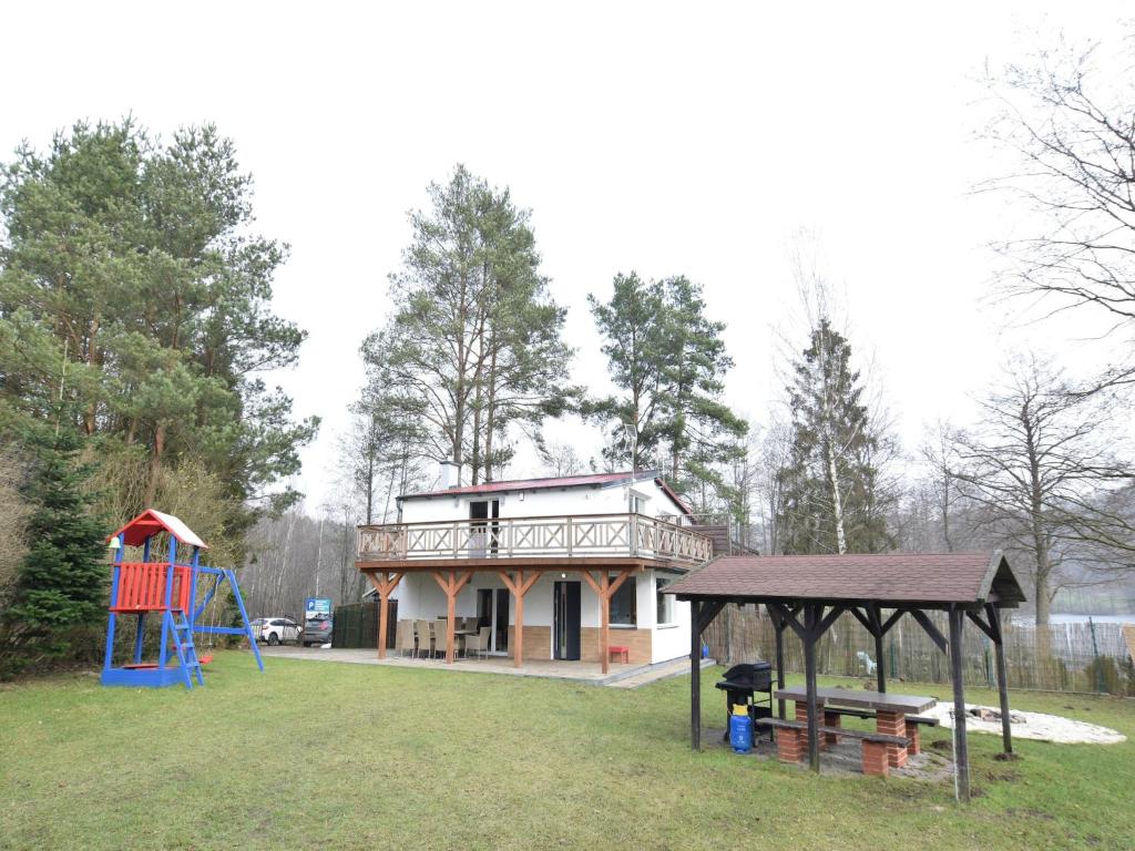 Semi-detached house directly on the lake photo 2