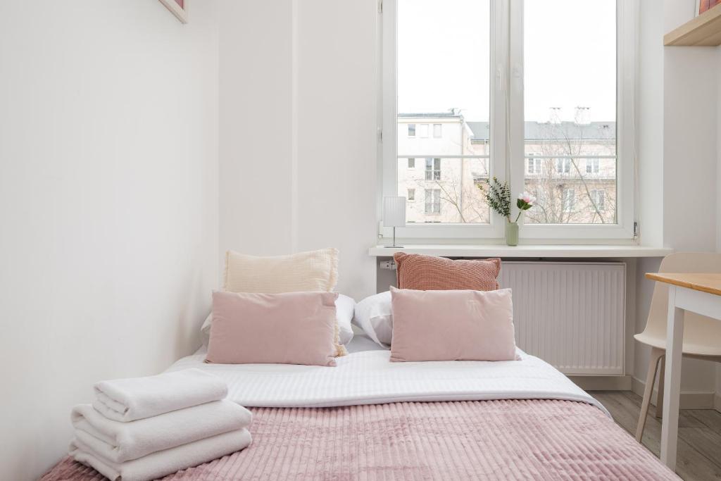 Tamka Powiśle Pink Studio by BookingHost photo 2