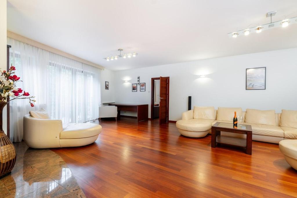 Royal Retreat Luxury Apartment Lazienki Park — photo 1