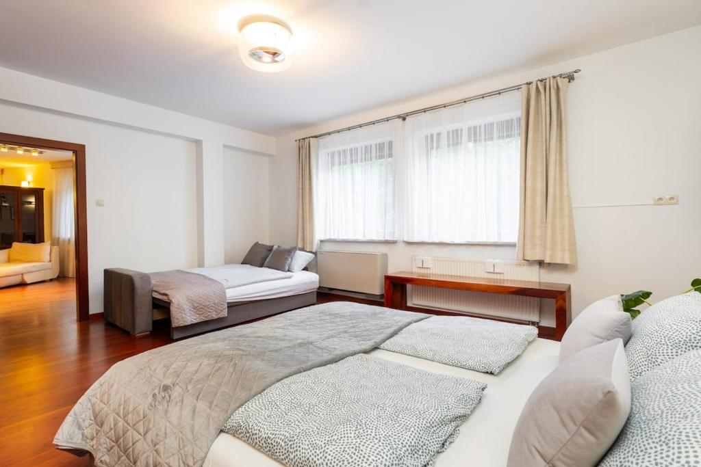 Royal Retreat Luxury Apartment Lazienki Park photo 2