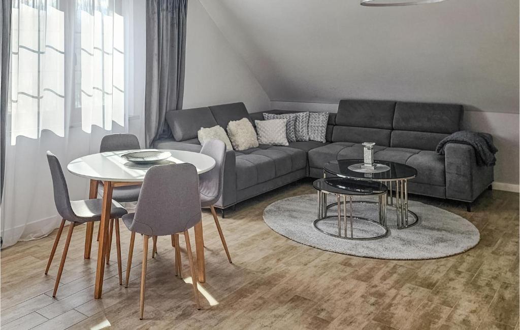 Amazing Apartment In Pomysk Wielki photo 3