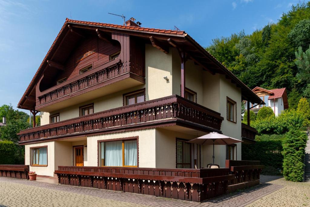 Willa i Wzgórze Jerrego Apartamenty i pokoje z widokiem na góry — photo 1