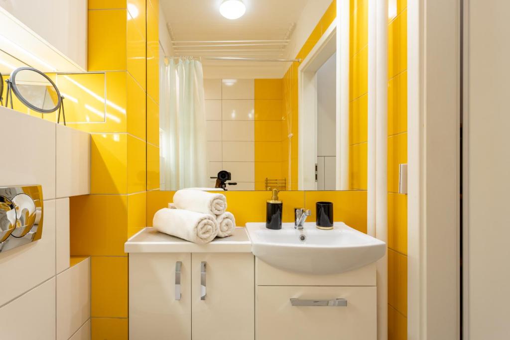 Central Warsaw Apartment - Great Location- Warsaw Stays-Zamenhofa photo 3