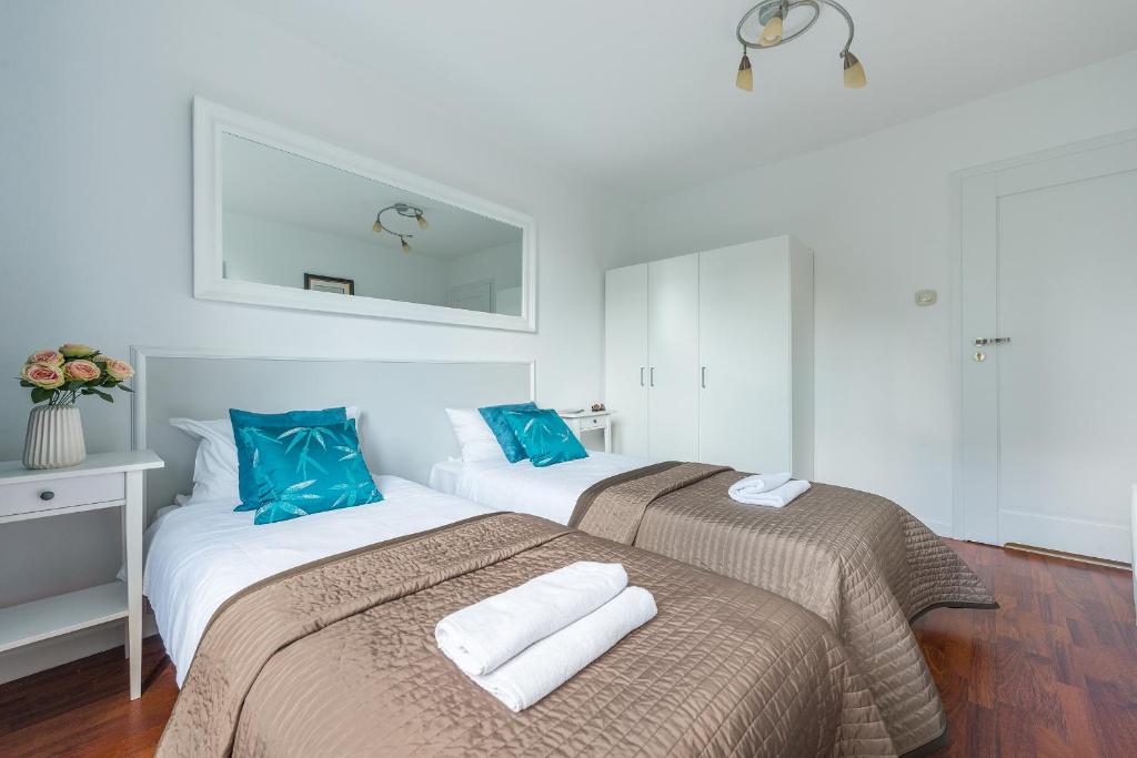 UNITApartament Short Rent Apartment in Warsaw by Metro Station Rondo ONZ Apart with 3bedrooms 22 — photo 1