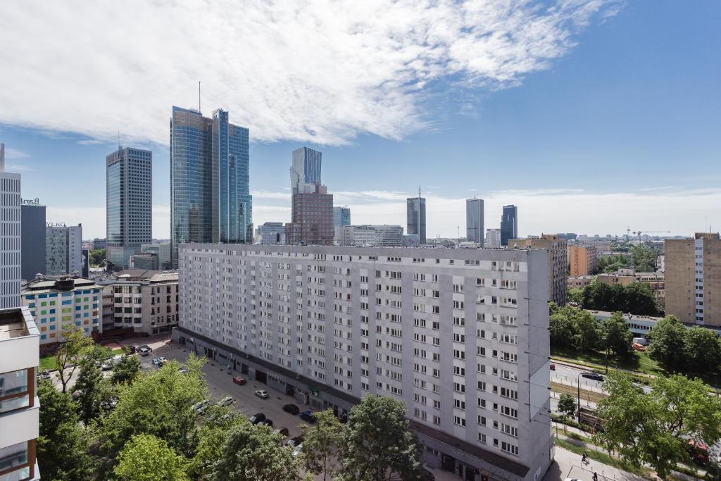 UNITApartament Short Rent Apartment in Warsaw by Metro Station Rondo ONZ Apart with 3bedrooms 22 photo 3