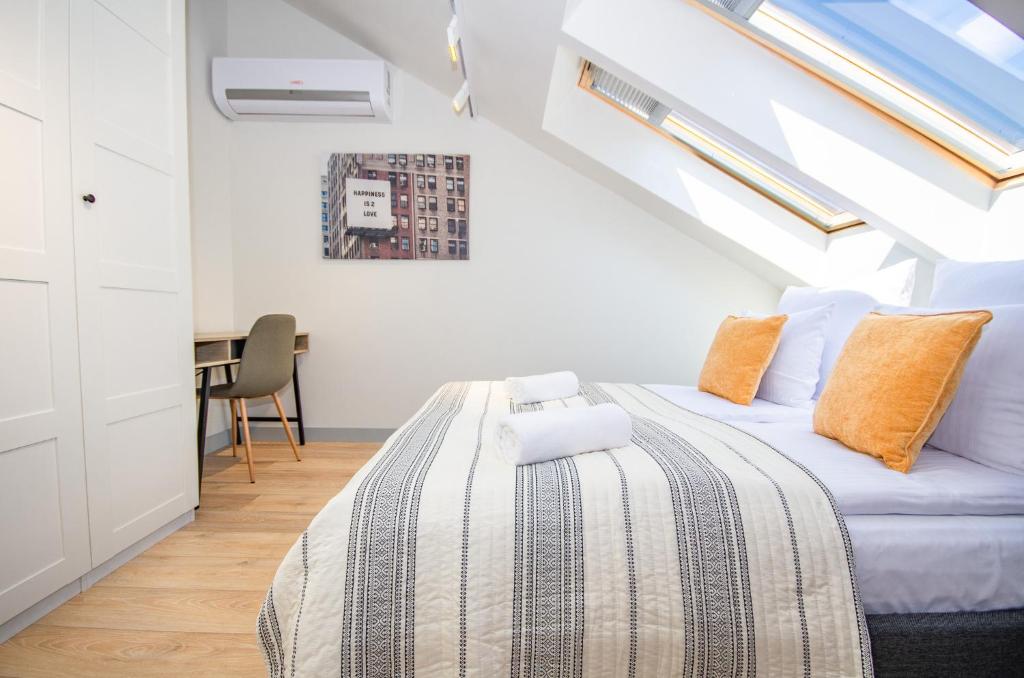 InPoint Sunny Studio next to Wawel Castle - Kossaka 5 Self Check-in photo 2