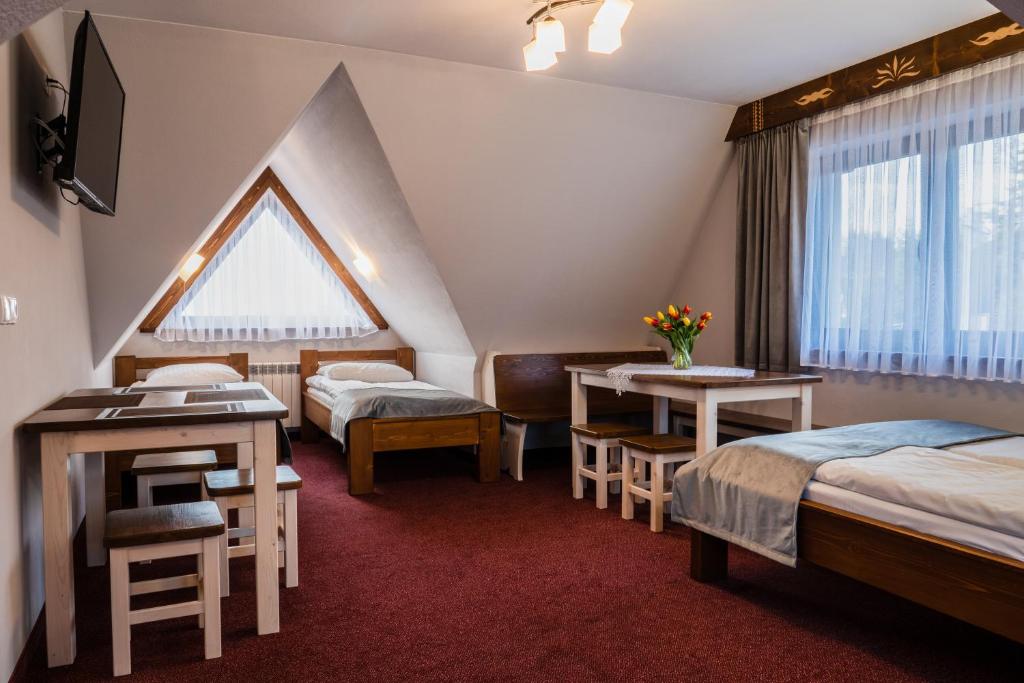 Willa Słoneczna - Pokoje i apartamenty - 10 minut do term na piechotę photo 2