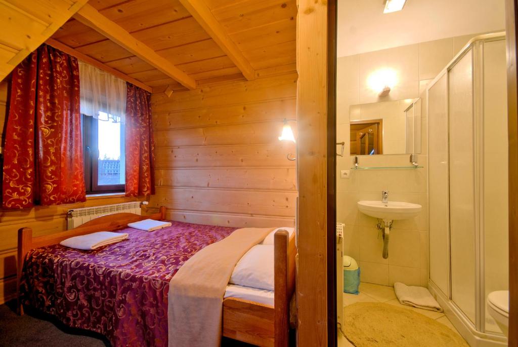 Willa Słoneczna - Pokoje i apartamenty - 10 minut do term na piechotę photo 3