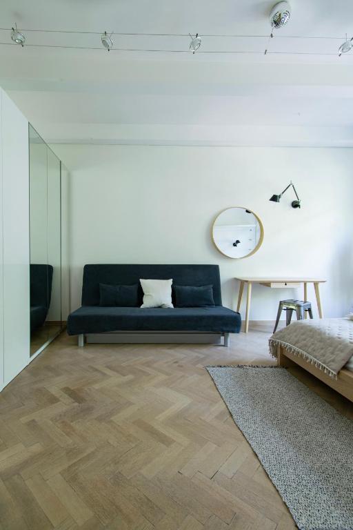 Spacious 3BR apartment with AC in living room photo 2