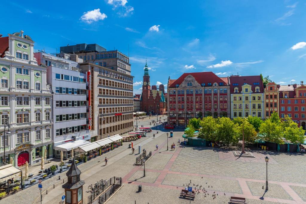 Main city square view! photo 3