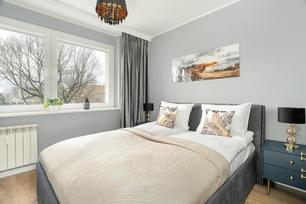 Stylish Two Bedroom Apartment with Parking Near Lake Malta in Poznań by Noclegi Renters photo 2