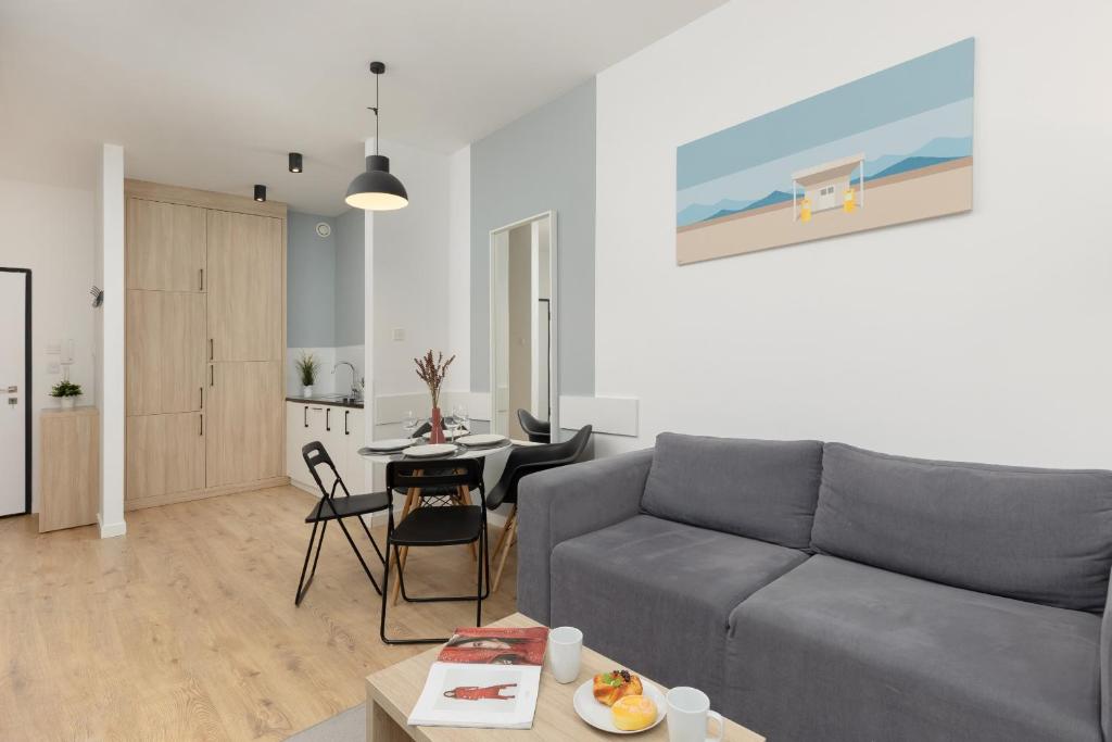 Wola Pet-friendly Apartments with AC Sławińska by Noclegi Renters — photo 1