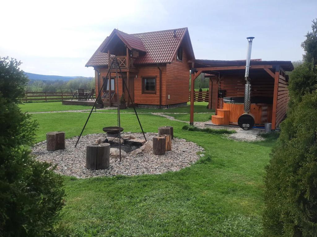 Drewniane domki z prywatnym jacuzzi i widokiem na Góry - Klimatyczny Kompleks w Górach Izerskich #Widogruszka — photo 1