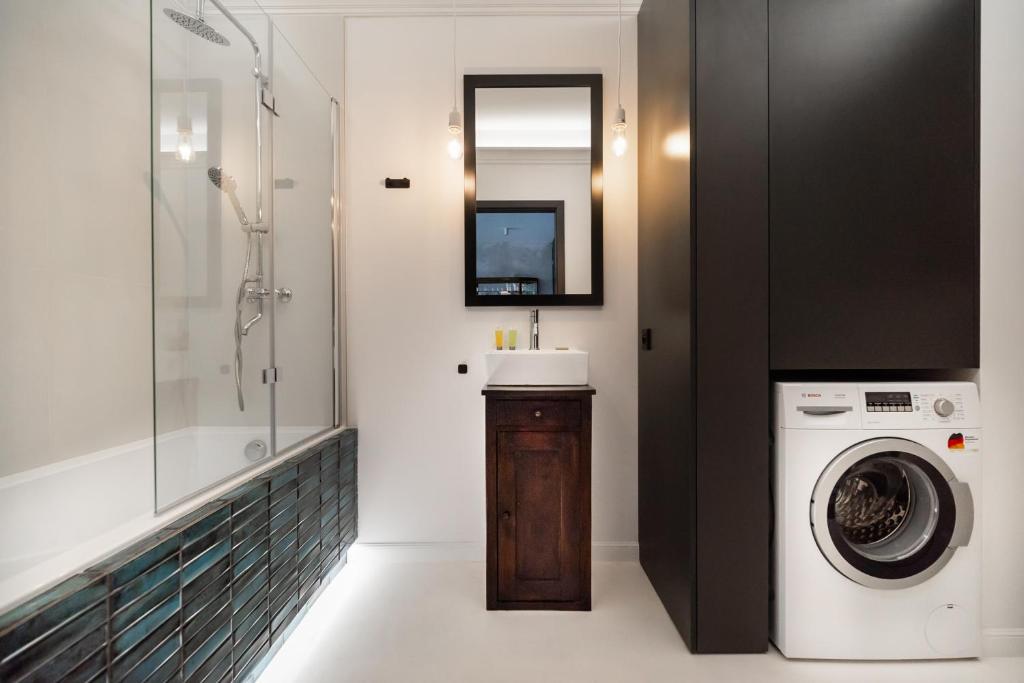 Wola Artistic Designer Apartment by BookingHost photo 3
