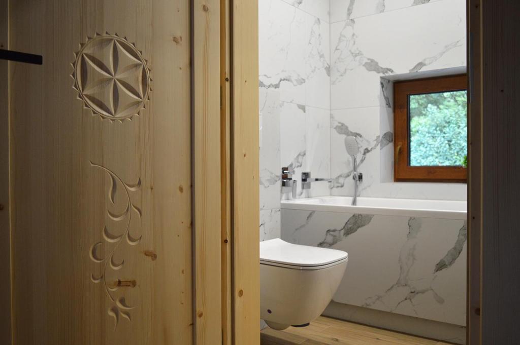 Zacna Chata domek z jacuzzi na wyłączność photo 3