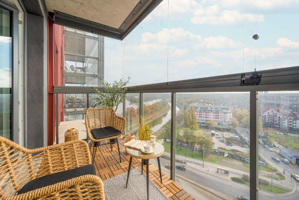 Stylowy Apartament z Widokiem Browary Wrocławskie by Renters Prestige photo 3