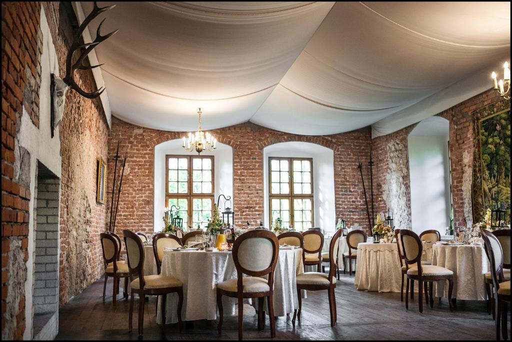 Zamek Korzkiew photo 3