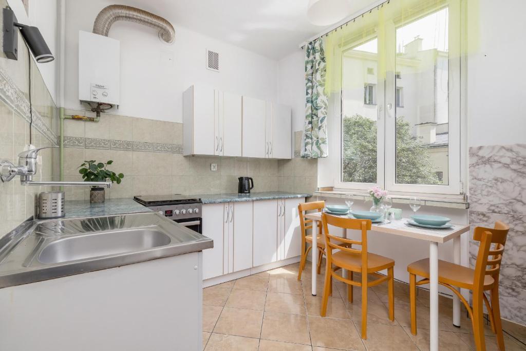 Rodzinny Apartament z dwiema sypialniami niedaleko centrum Krakowa by Noclegi Renters photo 3