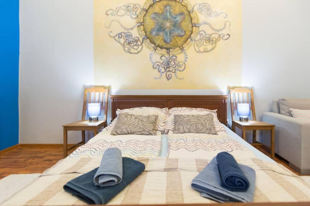 The quiet blue home in the city center! — photo 1